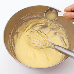 生地にもレモン汁を加えて風味満点に。混ぜていくだけなので簡単。