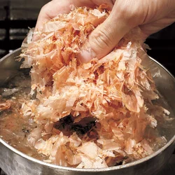 だしは昆布と削りがつおで濃いめにとる