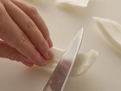 とろりとした食感を楽しみたいときはそぎ切りにする