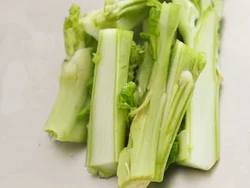 食感を残したいときには縦半分に切る