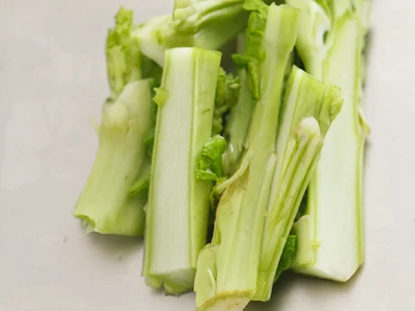 食感を残したいときには縦半分に切る