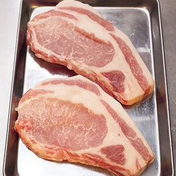 肉を室温にもどすことで表面と中心部の温度差がなくなり、中まで火が通りやすくなる。