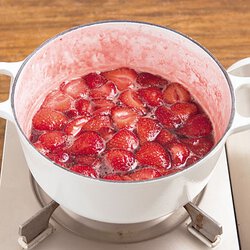 いちごシロップ By内田真美さんの料理レシピ プロのレシピならレタスクラブ いちごシロップ By内田真美さんの料理レシピ プロのレシピならレタスクラブ