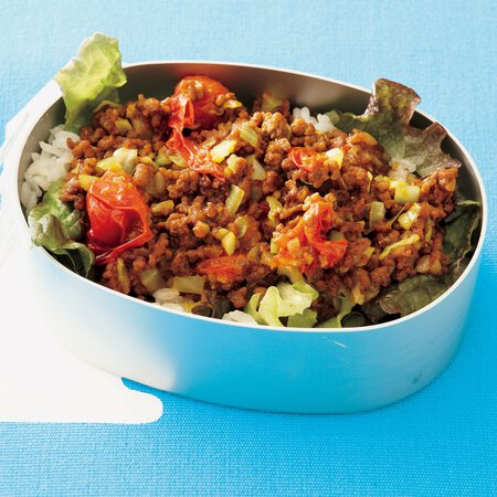 春キャベツのキーマカレーのっけ弁当 Byつむぎや 金子健一 マツーラユタカ さんの料理レシピ プロのレシピならレタスクラブ