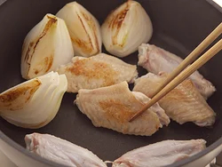 初めにこんがりと焼き色をつけるとこうばしく仕上がる