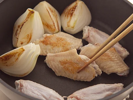 初めにこんがりと焼き色をつけるとこうばしく仕上がる