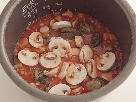バセリ以外の材料を炊飯器に入れて、炊くだけなので簡単!