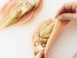 なすはレンジ加熱でやわらかくすると、はさみやすい