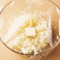 玉ねぎを電子レンジで加熱する