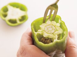 ピーマンの肉詰めトマトジュース煮 By伊藤晶子さんの料理レシピ プロのレシピならレタスクラブ