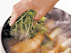 豆苗は栄養豊富。仕上げに加えてさっと火を通せば、手軽にたくさん食べられておすすめ