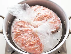対流が起きず、パスタがくっつきやすいので、１人分ずつ分けて加熱する
