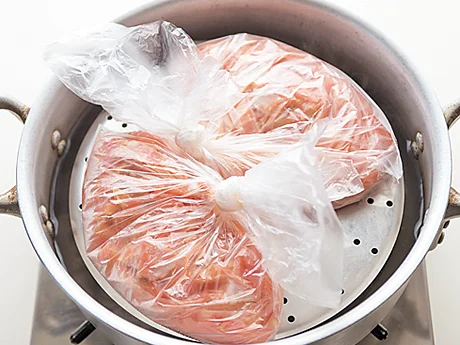 対流が起きず、パスタがくっつきやすいので、1人分ずつ分けて加熱する