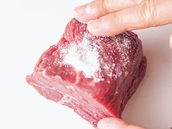 下味をつけて、加熱する