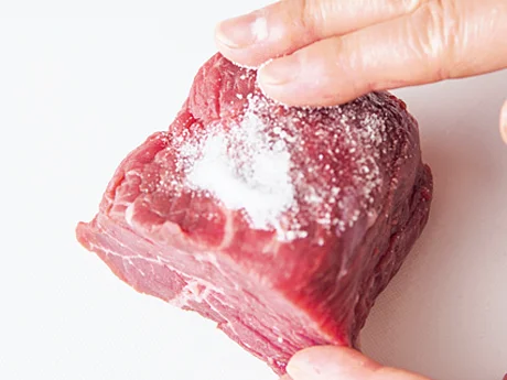 下味をつけて、加熱する