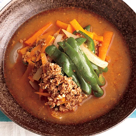 彩り野菜と牛肉のピリ辛みそスープ