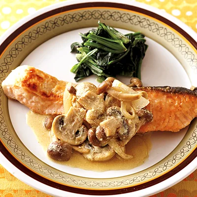 サーモンのソテー きのこカレーヨーグルトソース