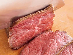 食べやすいようになるべく薄く切る