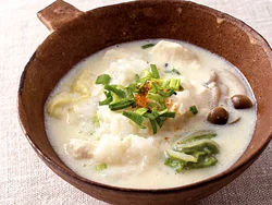 少量のご飯と豆腐を加えて食べごたえあり！ の雑炊に