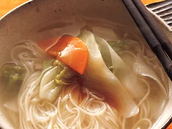 鍋あとは、そうめんを入れて