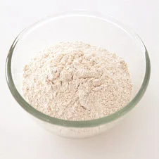 ●「かぼちゃの種」：カロリー１枚分82kcal
●「アーモンドスライス」：カロリー１枚分93kcal
●抜き型がない場合はコップの縁にサラダ油をぬって抜いて。
●全粒粉は小麦の表皮や胚芽(はいが)も含めてひいたもので、風味がよく、栄養価も高い。全粒粉がない場合は薄力粉で代用できる。