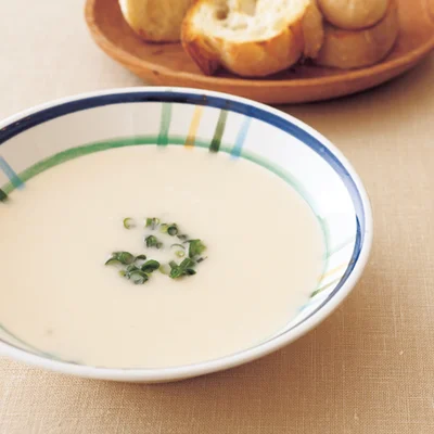 新玉ねぎと新じゃがいもの豆乳味噌ポタージュ