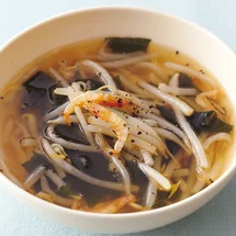 もやしとわかめの中華スープ