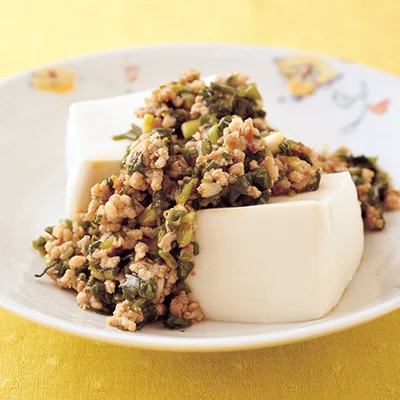 蒸し豆腐のピリ辛肉みそがけ
