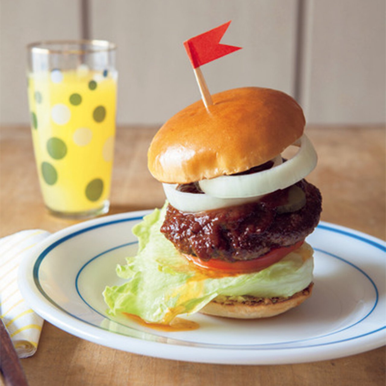 クラシックハンバーガー By坂田阿希子さんの料理レシピ プロのレシピならレタスクラブ