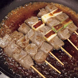こんにゃくには しっかり焼き目をつけておき、 たれがからみやすくする