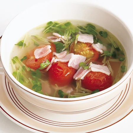 ベーコンとトマトのコンソメスープ By渡辺麻紀さんの料理レシピ プロのレシピならレタスクラブ