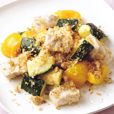 かじきと夏野菜のガーリックパン粉炒め