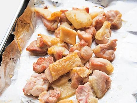 肉の表面をグリルすると、ジューシーで弾力のある仕上がりに。