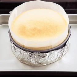 表面にうすく焼き色がついたら、温度を下げるタイミング