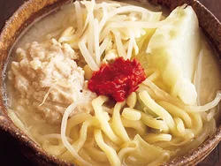 おいしい煮汁で締めはラーメンに！