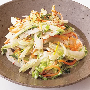 白菜とにんじんの細切りサラダ