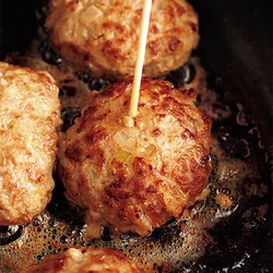 火がしっかり通るように、裏返したら蒸し焼きにして完全に火を通す。