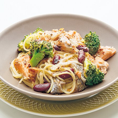 鮭のクリームパスタ Byワタナベマキさんの料理レシピ プロのレシピならレタスクラブ