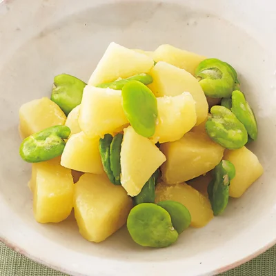 新じゃがとそら豆の煮もの