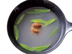 だしの出た蒸し汁をみそ汁にして