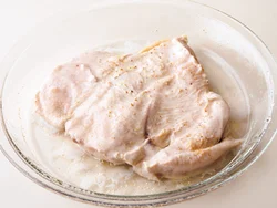 とり肉の厚みを開いて加熱