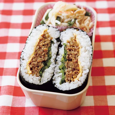とりごぼうきんぴらのおにぎらず弁当