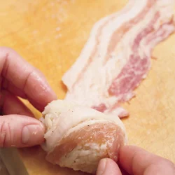 新しょうがご飯をおにぎりにし、 しょうが焼き的組み合わせに