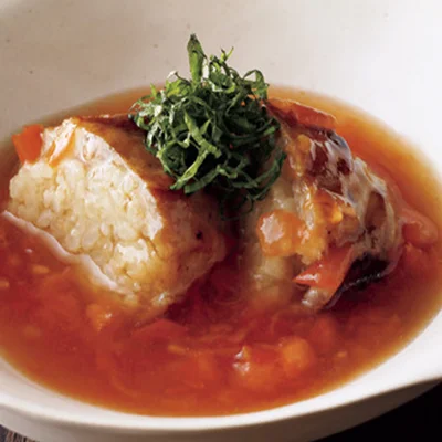 肉巻きおにぎりのトマトあんかけ