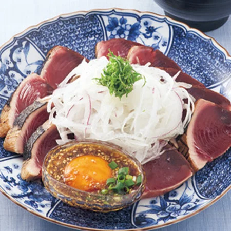 かつおのたたき 卵黄だれサラダ