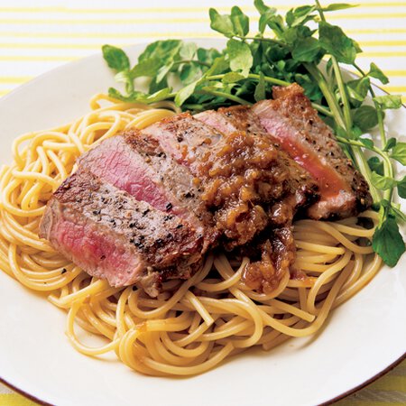 おろし玉ねぎソースのステーキパスタ Byきじまりゅうたさんの料理レシピ プロのレシピならレタスクラブ