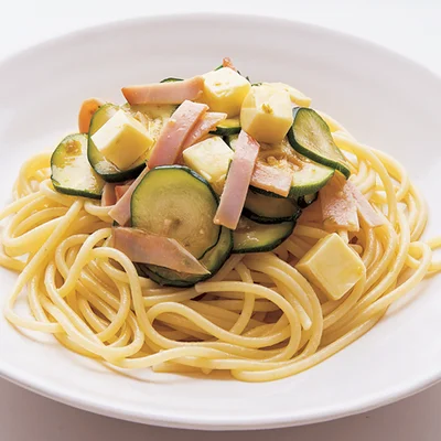 ハムとズッキーニのゆずこしょうパスタ