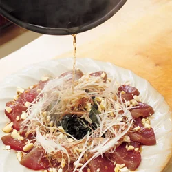 あつあつのごま油を食べる直前にかけて仕上げる