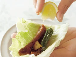 レタスに包んで食べて