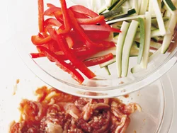 玉ねぎやパプリカなど豚肉と相性のいい食材で、食欲増進。アリシンやビタミンＣなど、必要な栄養素もたくさん！